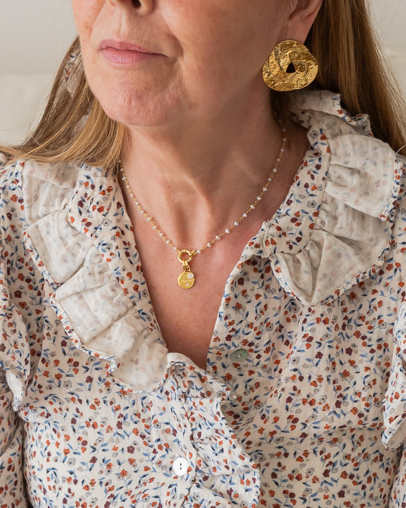 Collar Bella Perlas con plaquita Mamá