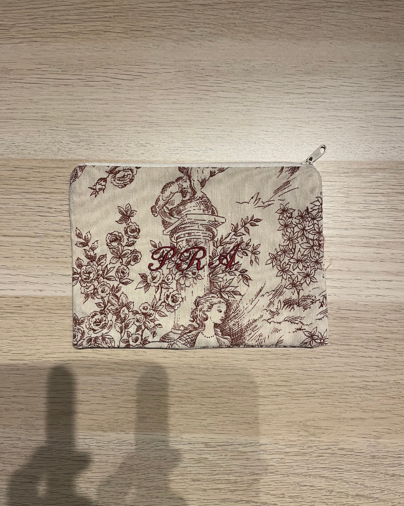 Estuche/ Monedero Toile De Jouy Personalizado con las iniciales PRA en cursiva