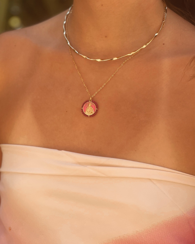 Collar Virgen del Carmen Fucsia