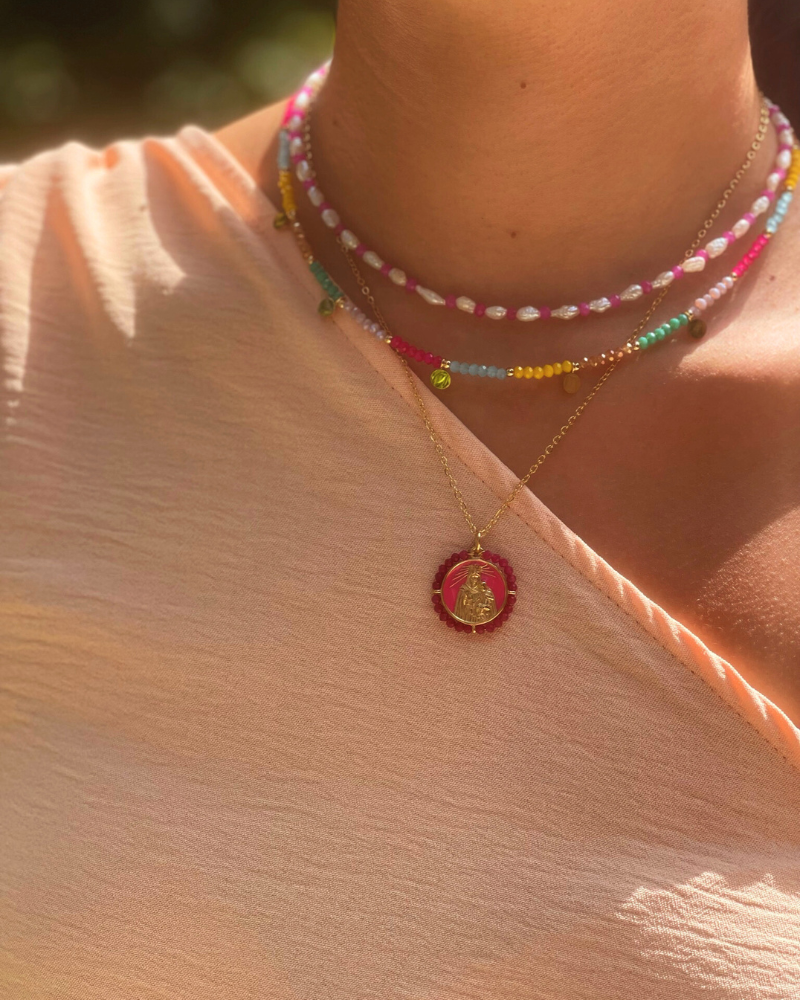 Collar Virgen del Carmen Fucsia