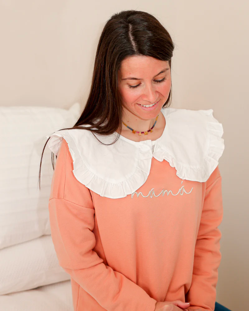 Personalized Mama T sweatshirt. S-M