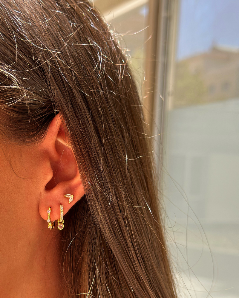 Mini hoop earrings with three pale pink zircons