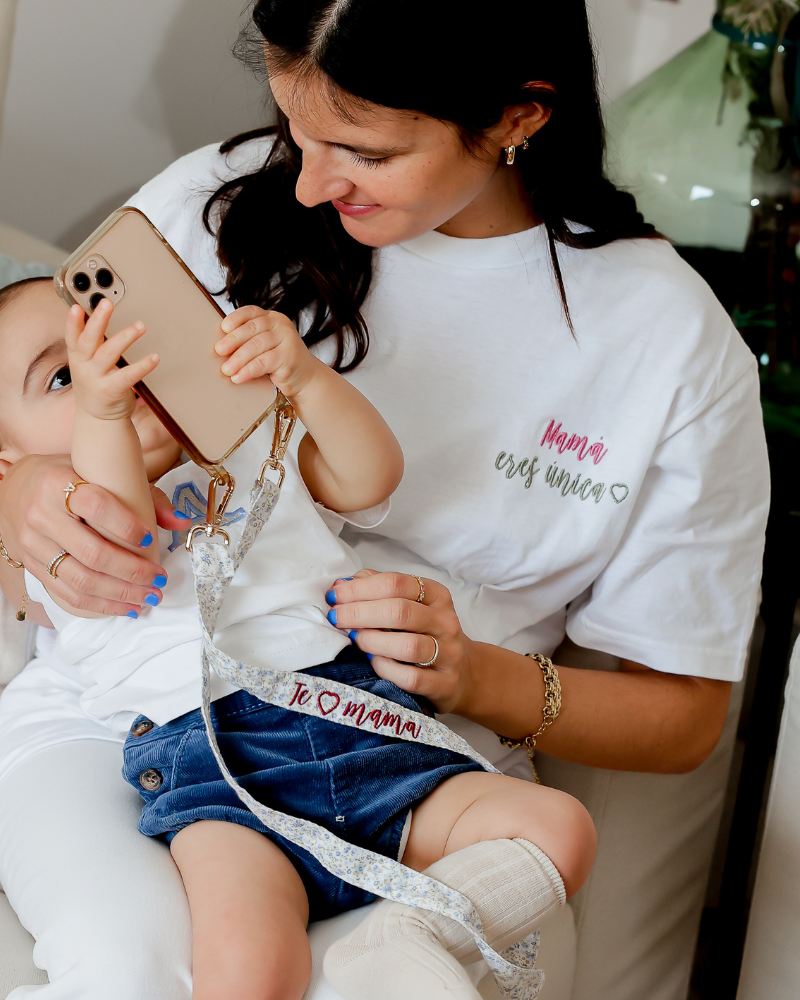 Embroidered t-shirt Mom you are unique