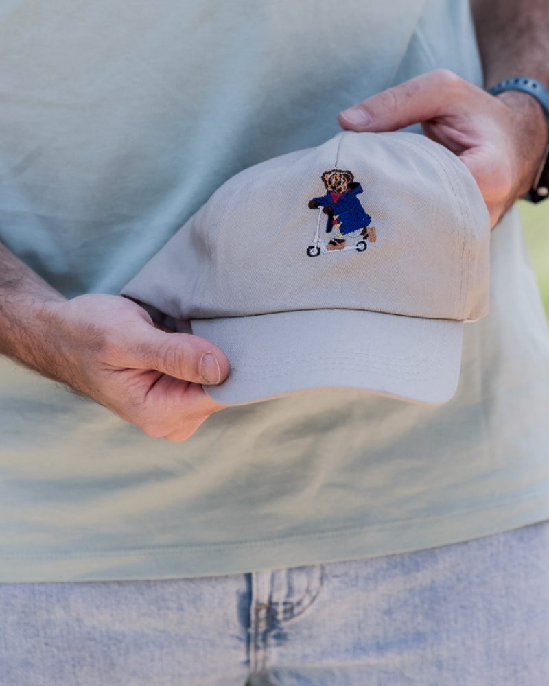 Pack Gorra personalizada adulto y niño dibujo Oso en patinete