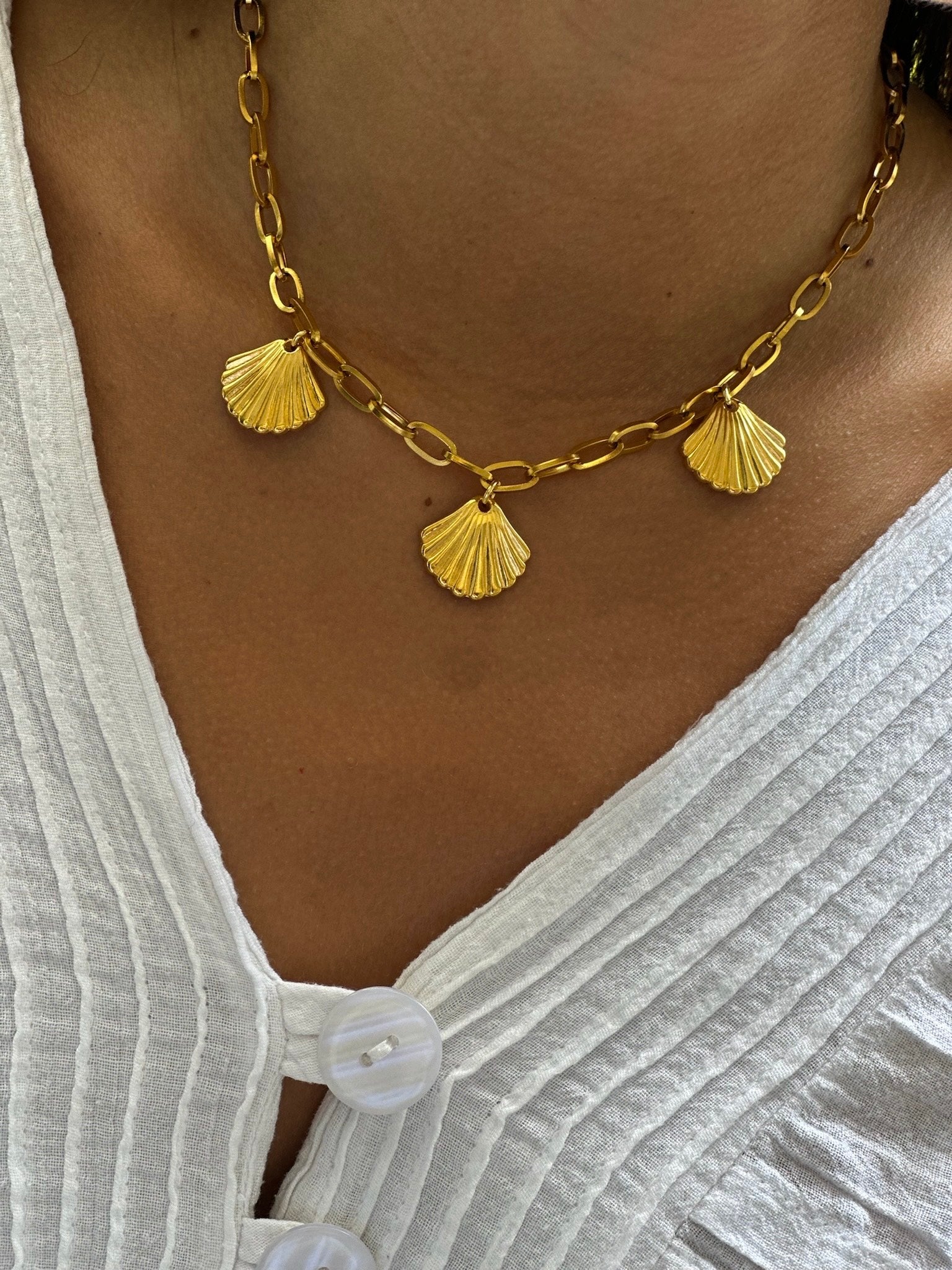 Three shells necklace