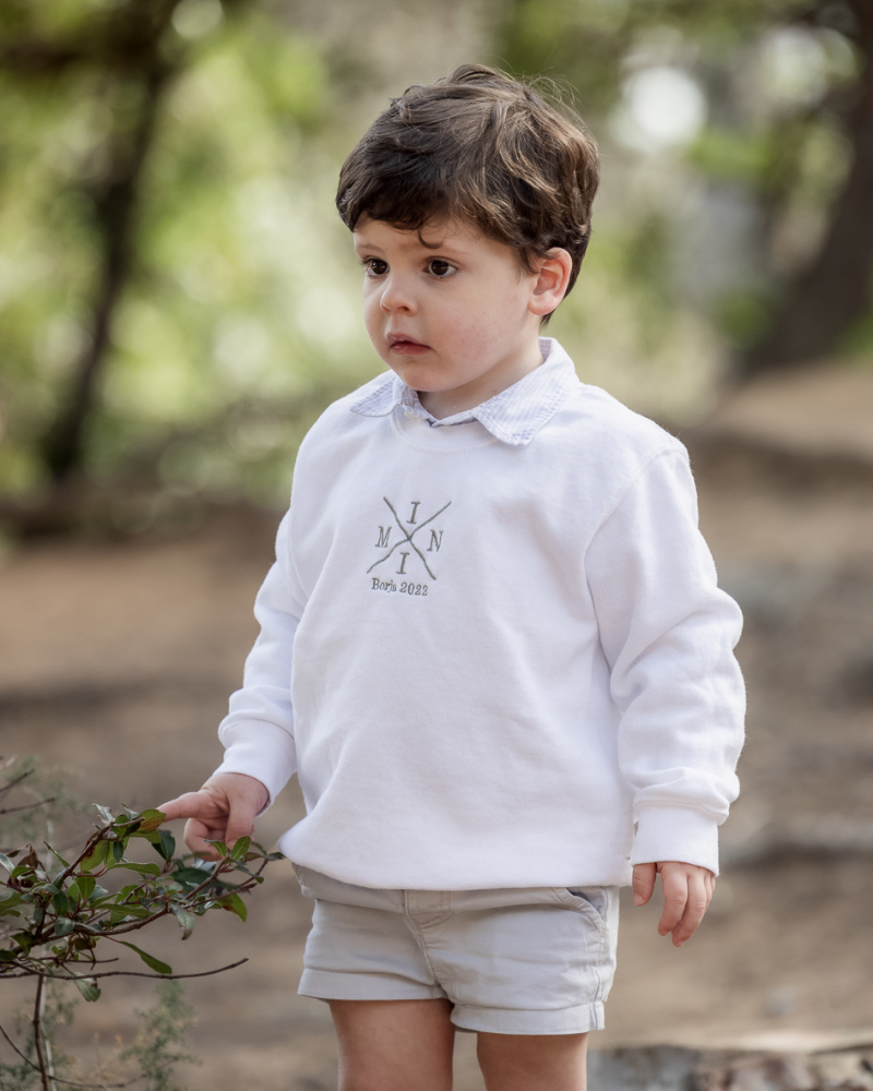 Sudadera niño personalizada con bordado Cruz central y frase opcional, algodón y poliéster, talla habitual
