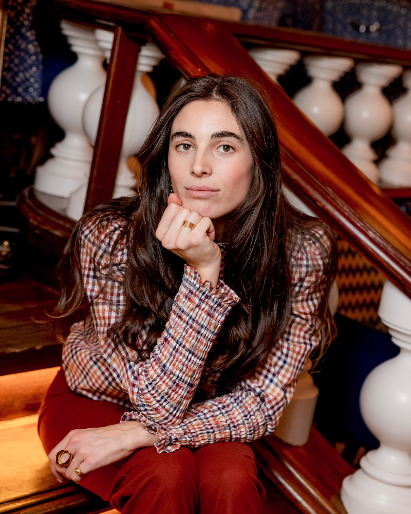 Detalle de las dos mangas engomadas hasta el codo de la Camisa Venecia de Banoffee BCN.