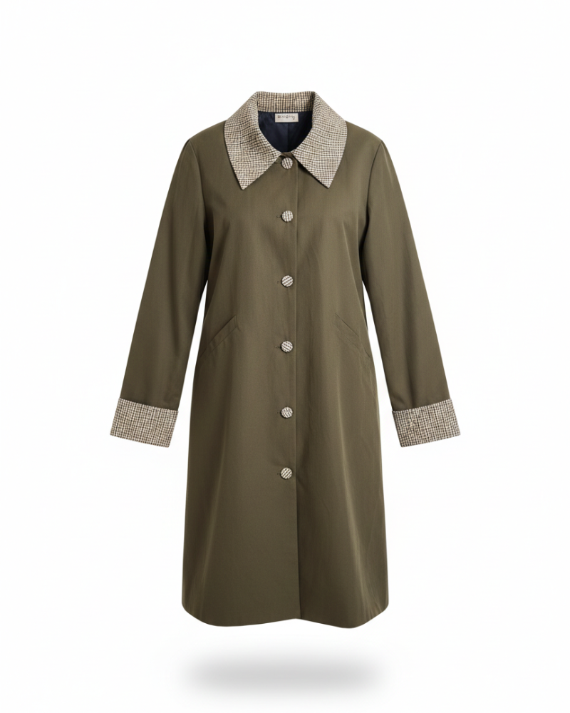 Gabardina Copenhagen de Banoffee BCN verde caqui, vista frontal con cierre y interior en vichy marrón y crudo.