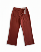 Pantalón Venecia de Banoffee BCN en tejido tipo piel de melocotón color teja, talle alto y pierna ancha ligeramente acampanada, detalle cintura vichy.