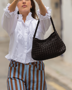 bolso maria asa corta llevado en mano look mujer