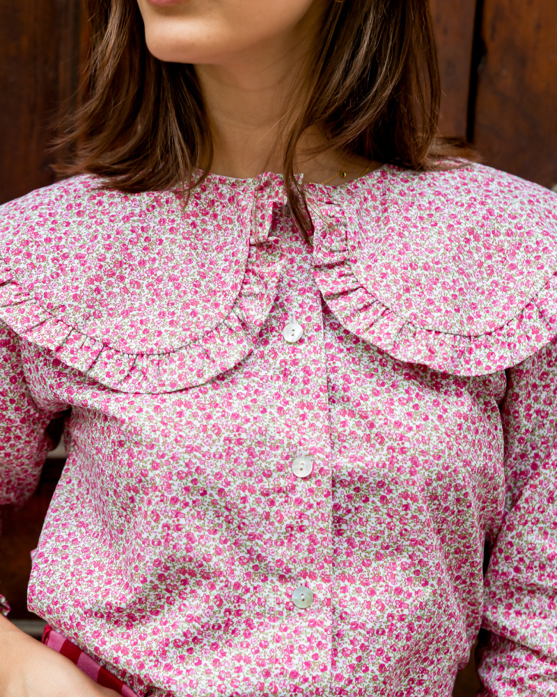 camisa candela flores fucsia mujer cuello baby doll con volante