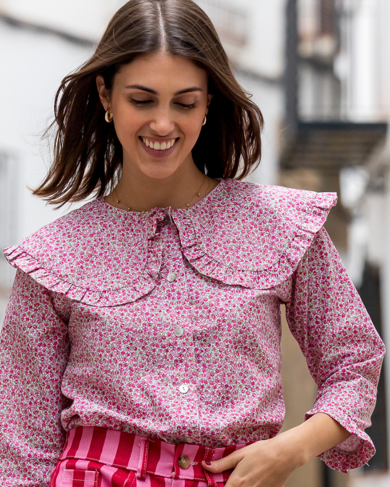 camisa candela flores fucsia mujer cuello baby doll con volante