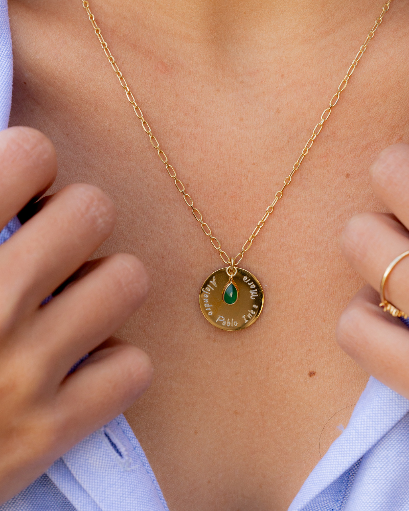 Collar nombres grabados con charm gota