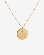 cadea de bolitas con placa con pato mama y bebé grabados en plata bañada en Oro de 18kt