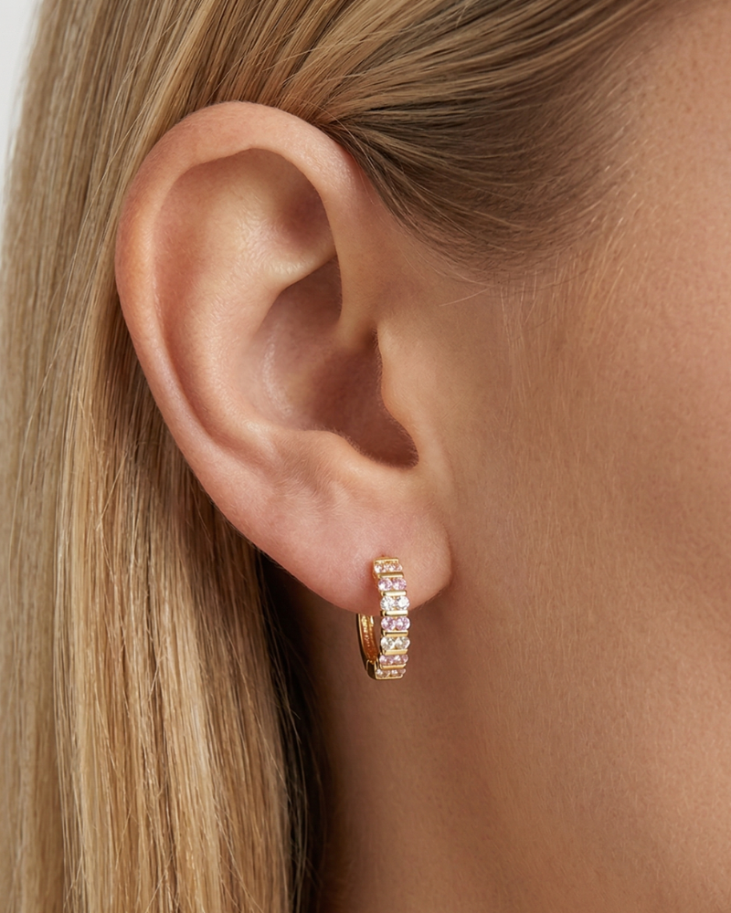 Detalle brillo zirconitas pendientes aro elegantes