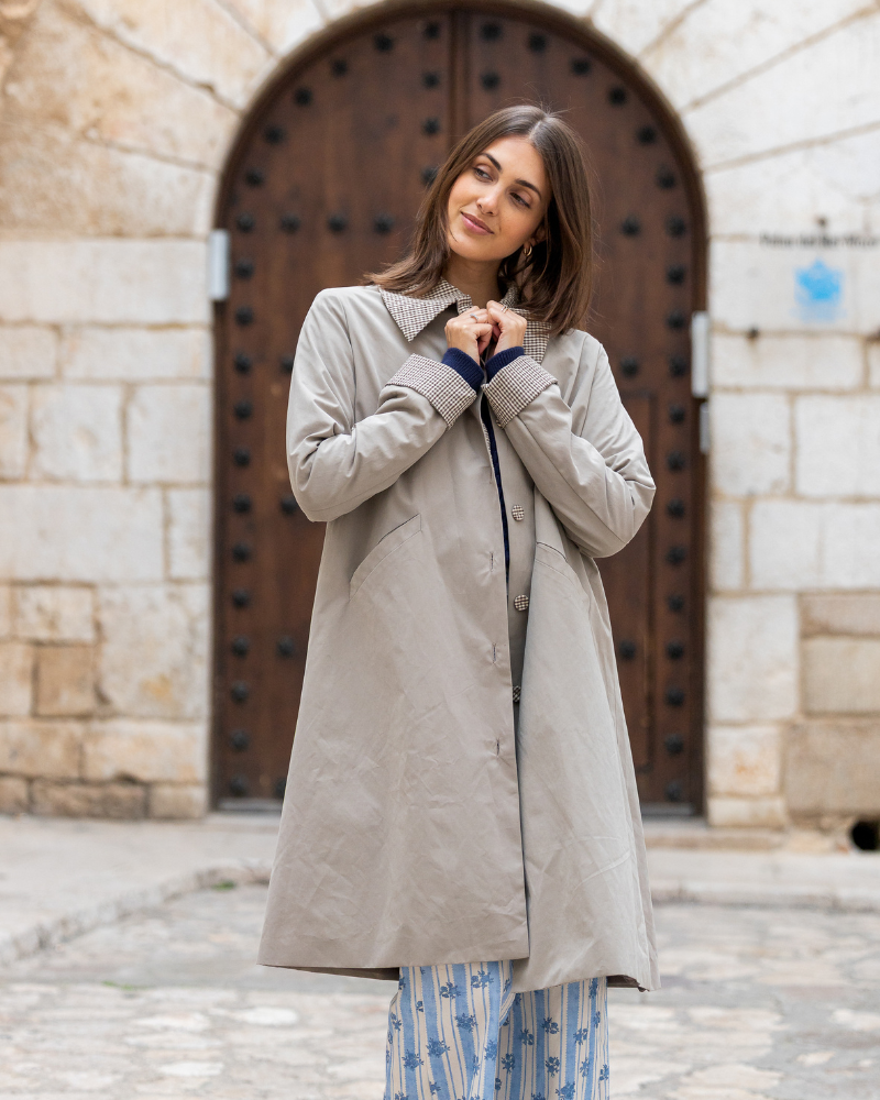 gabardina copenhagen beige con detalles en vichy marrón mujer