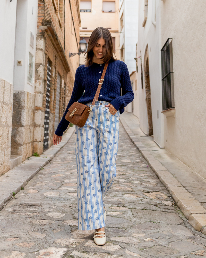 Look completo Jeans Julieta Blue combinado con jersey trenzado mujer