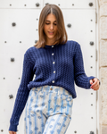 Jersey Blanca azul marino textura suave punto trenzado