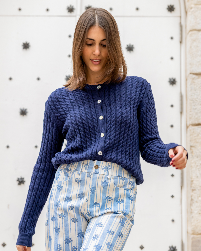 Jersey Blanca azul marino textura suave punto trenzado