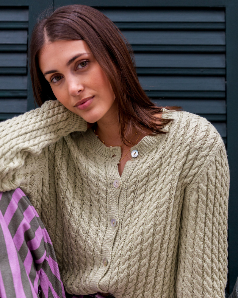 ersey Blanca verde de punto trenzado con botones y cuello redondo para mujer