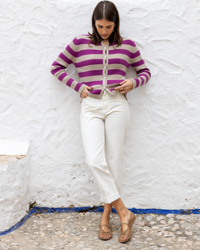 Jersey Valentina rayas beige y fucsia combinado con pantalón Gala