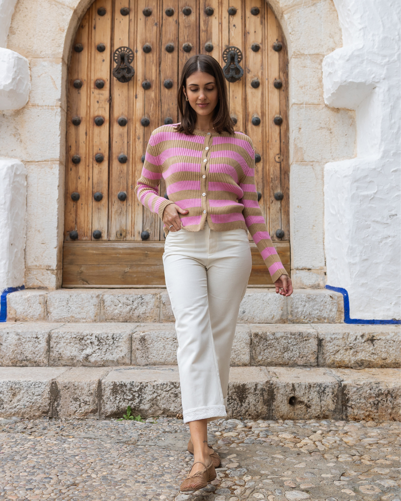 Jersey Valentina rayas camel y rosa combinado con pantalón Gala
