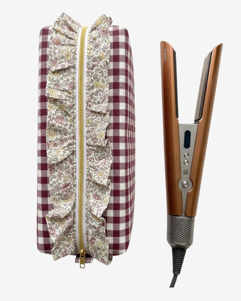 Neceser para plancha de pelo Berry en vichy granate con volante de flores – Banoffee BCN
