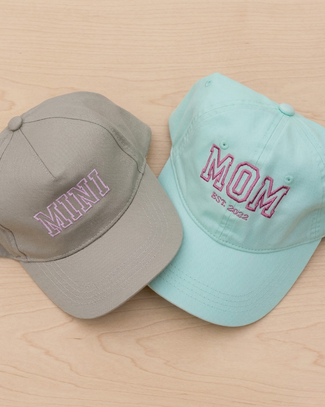 Pack gorras personalizadas MOM y MINI letras gruesas