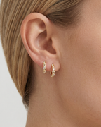 combinacion de dos pendientes de aro trenzado con circonitas blancas en plata de Ley 925 con baño en Oro