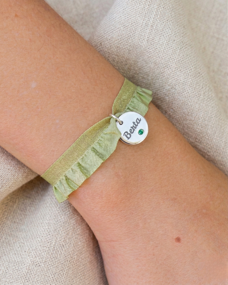 Pulsera semirizo verde personalizada plaquita circonita