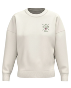 Sudadera beige mujer vista frontal, con X personalizada bordada y corazón granate en pecho izquierdo