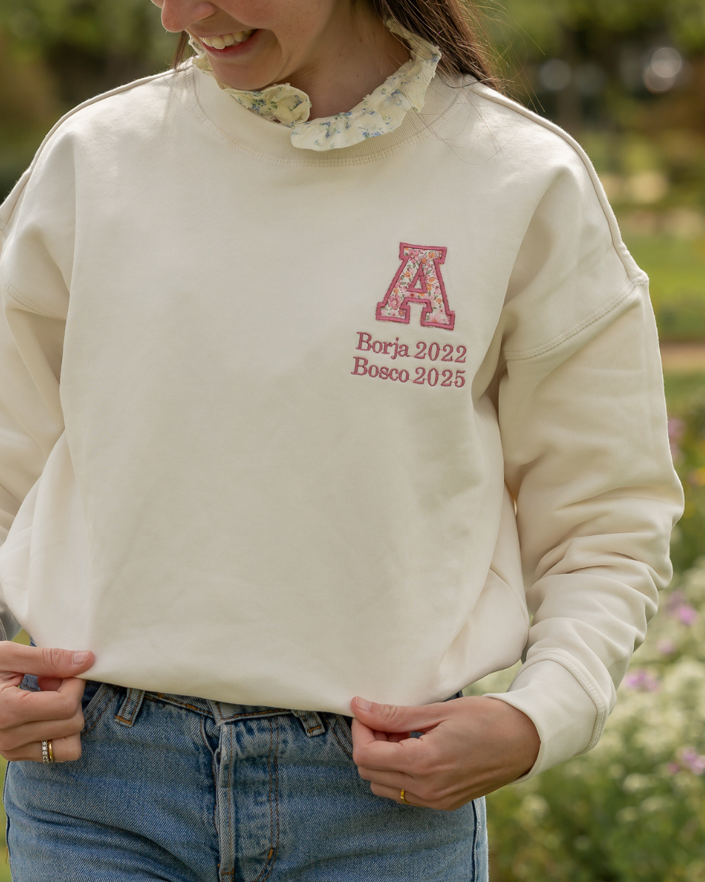 Sudadera personalizada Inicial Especial Día de la Madre beige claro (mujer)