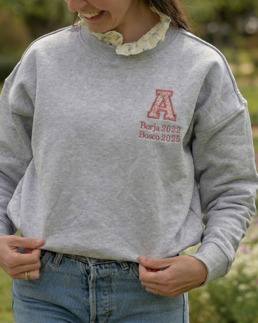 Sudadera Unisex personalizada Inicial Especial Día de la Madre gris