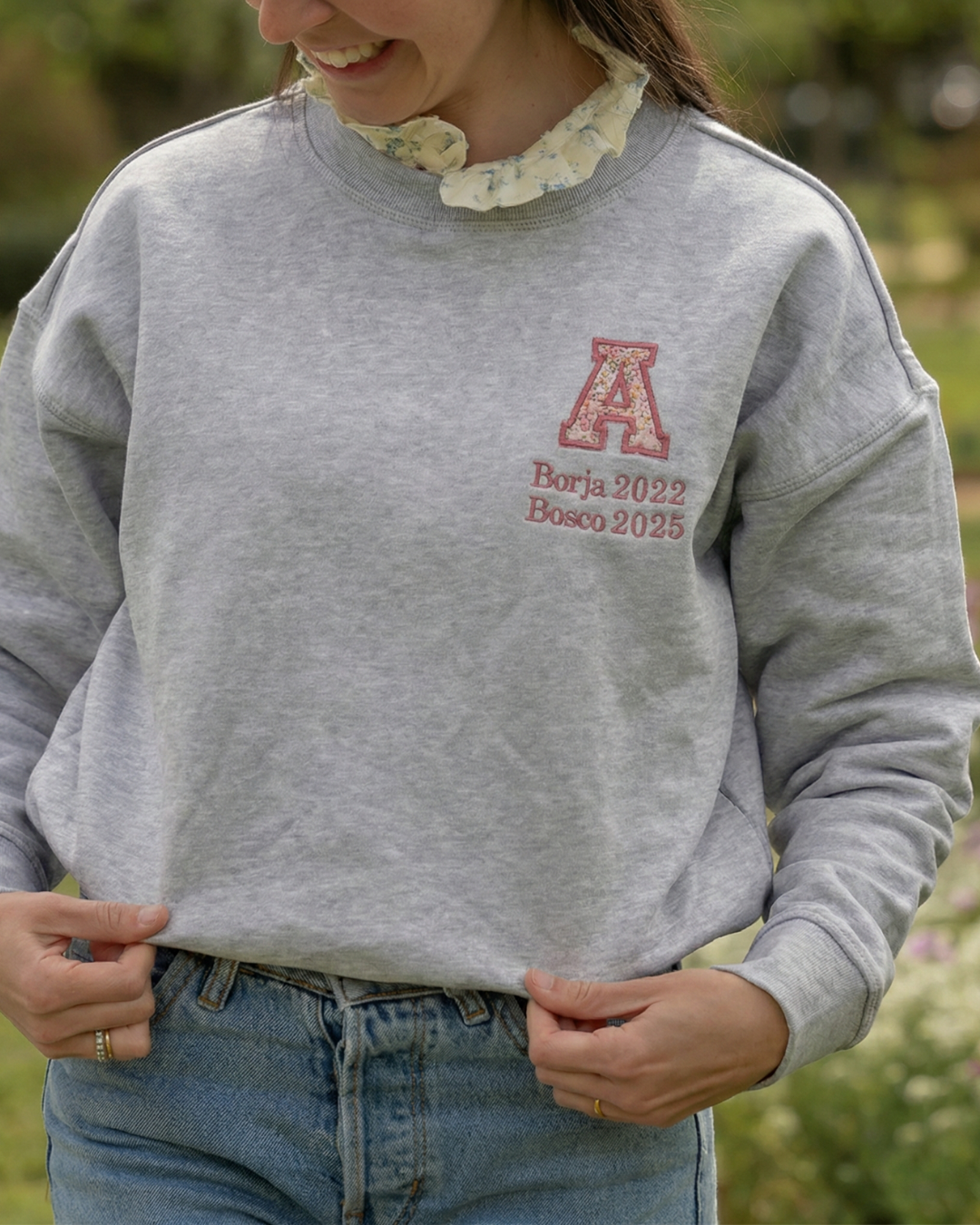 Sudadera Unisex personalizada Inicial Especial Día de la Madre gris
