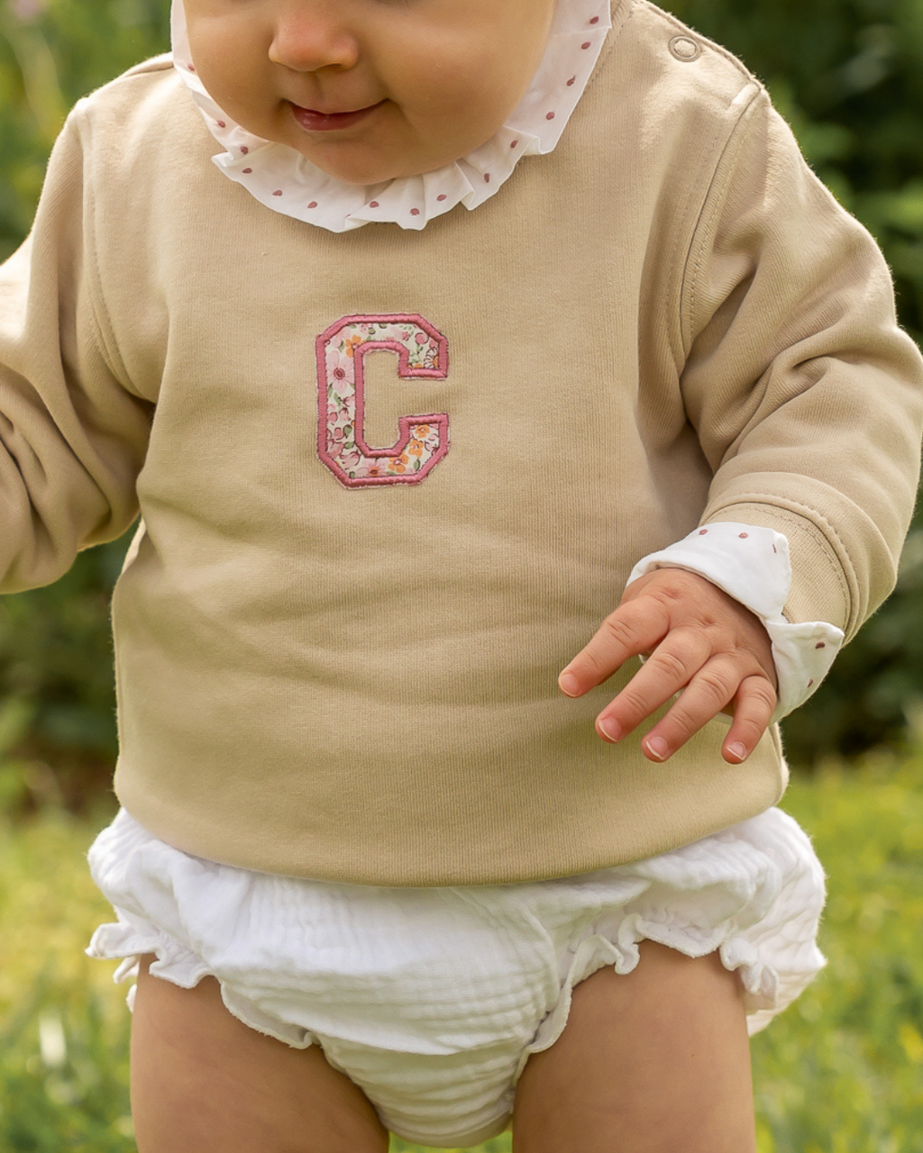 Sudadera personalizada Inicial mini beige