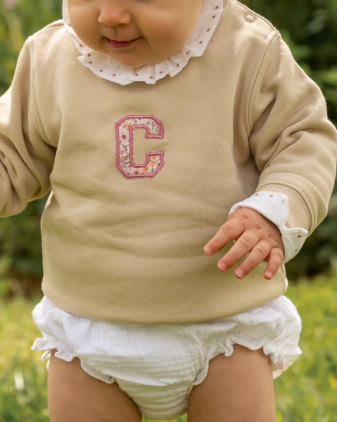 Sudadera personalizada Inicial mini beige