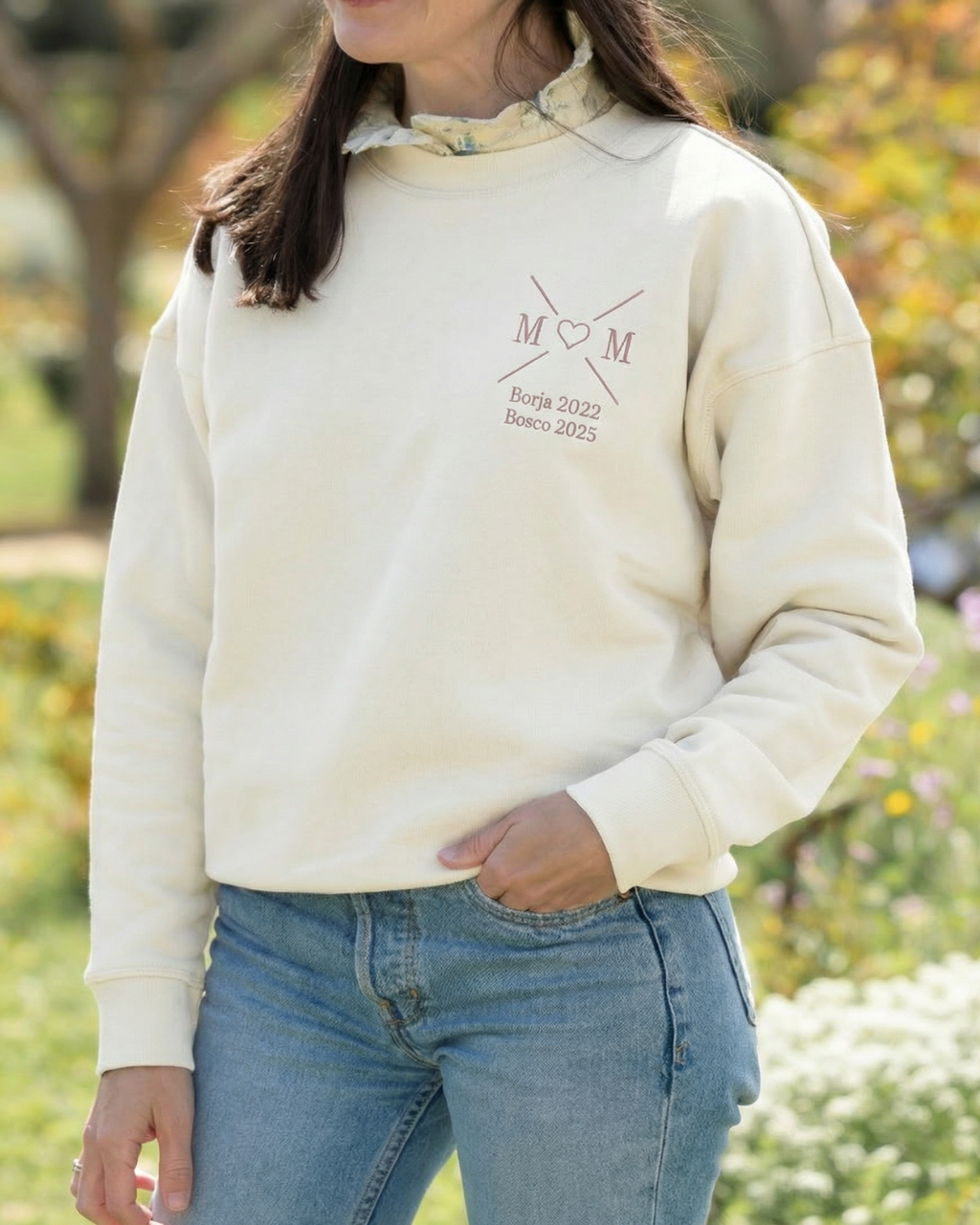 Sudadera personalizada MOM cruz corazón Beige claro (mujer)
