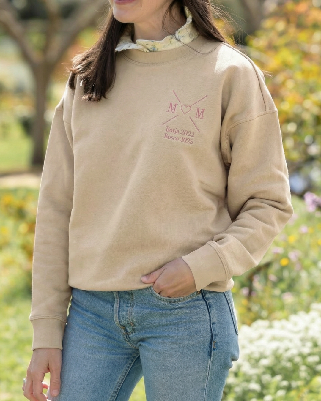 Sudadera Unisex personalizada MOM cruz corazón Beige