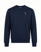 Sudadera azul marino unisex vista frontal, con inicial bordada y corazón en pecho izquierdo
