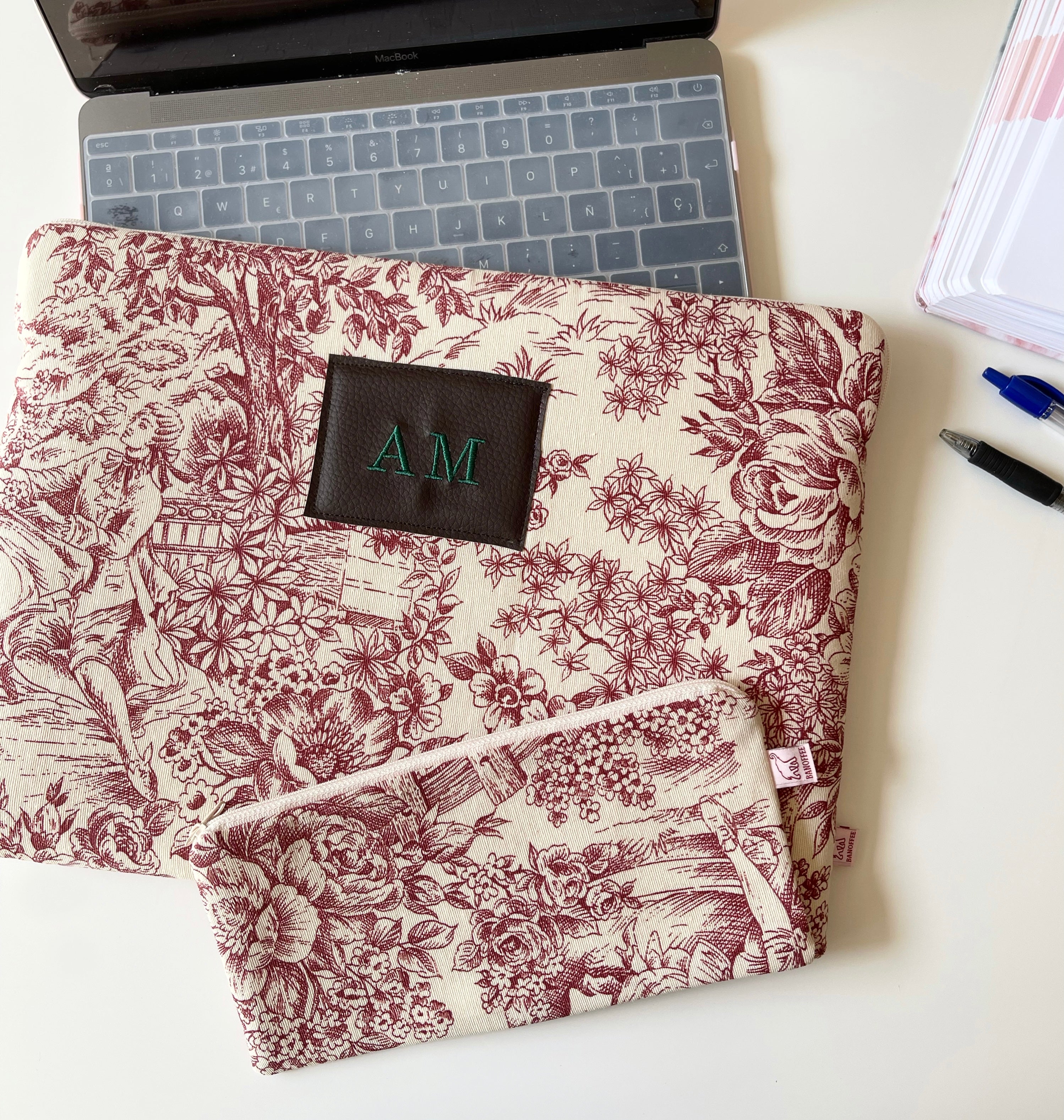 Funda personalizada Toile de jouy granate